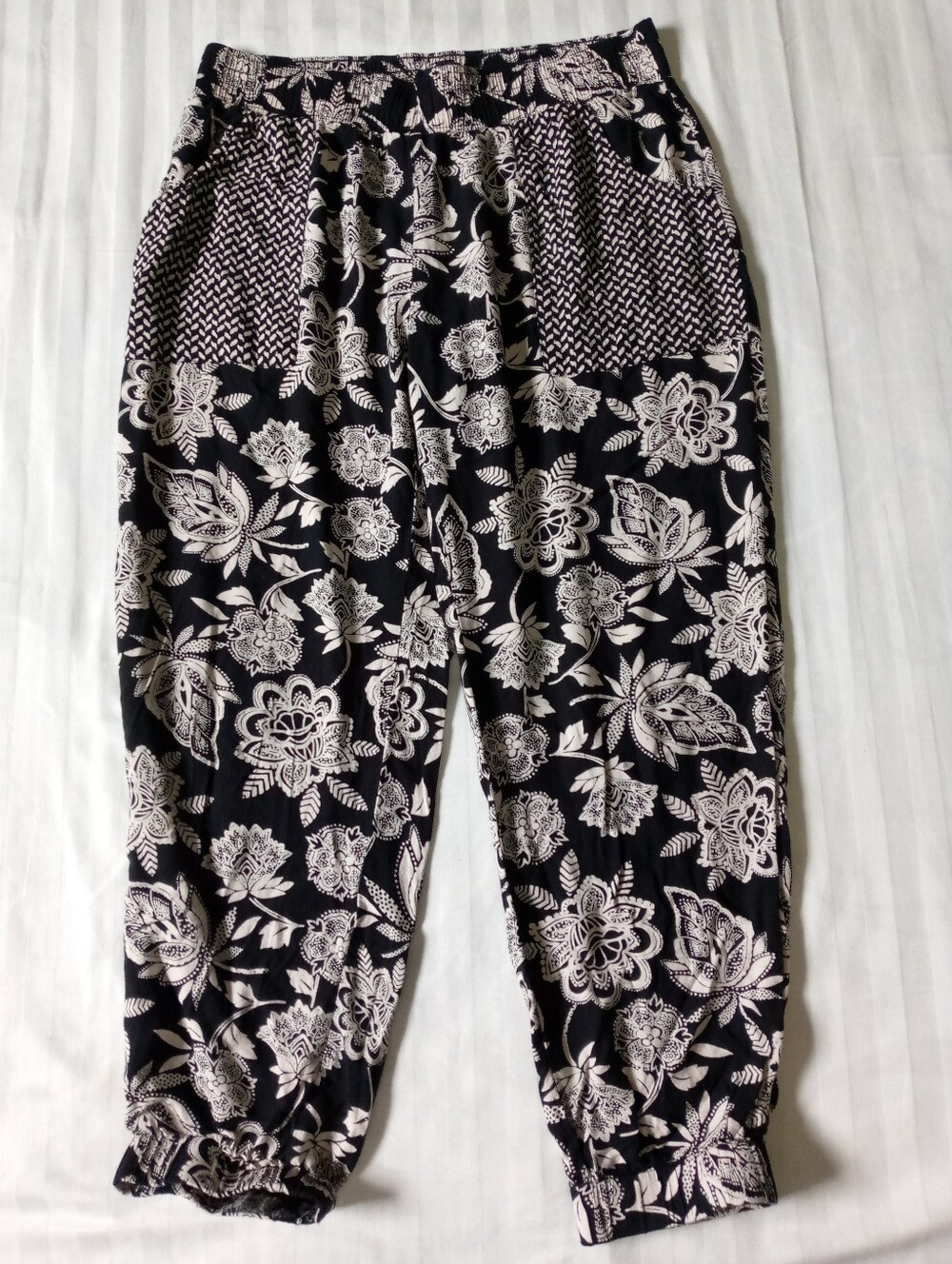 American Eagle Outfitters Black Joggers with Cream Floral Panels